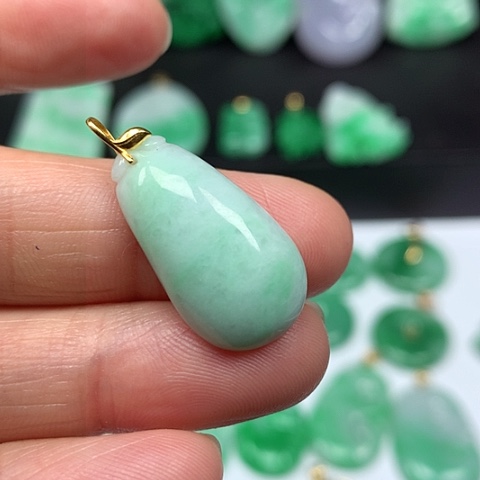 翡翠吊坠(不含链)18K金镶嵌