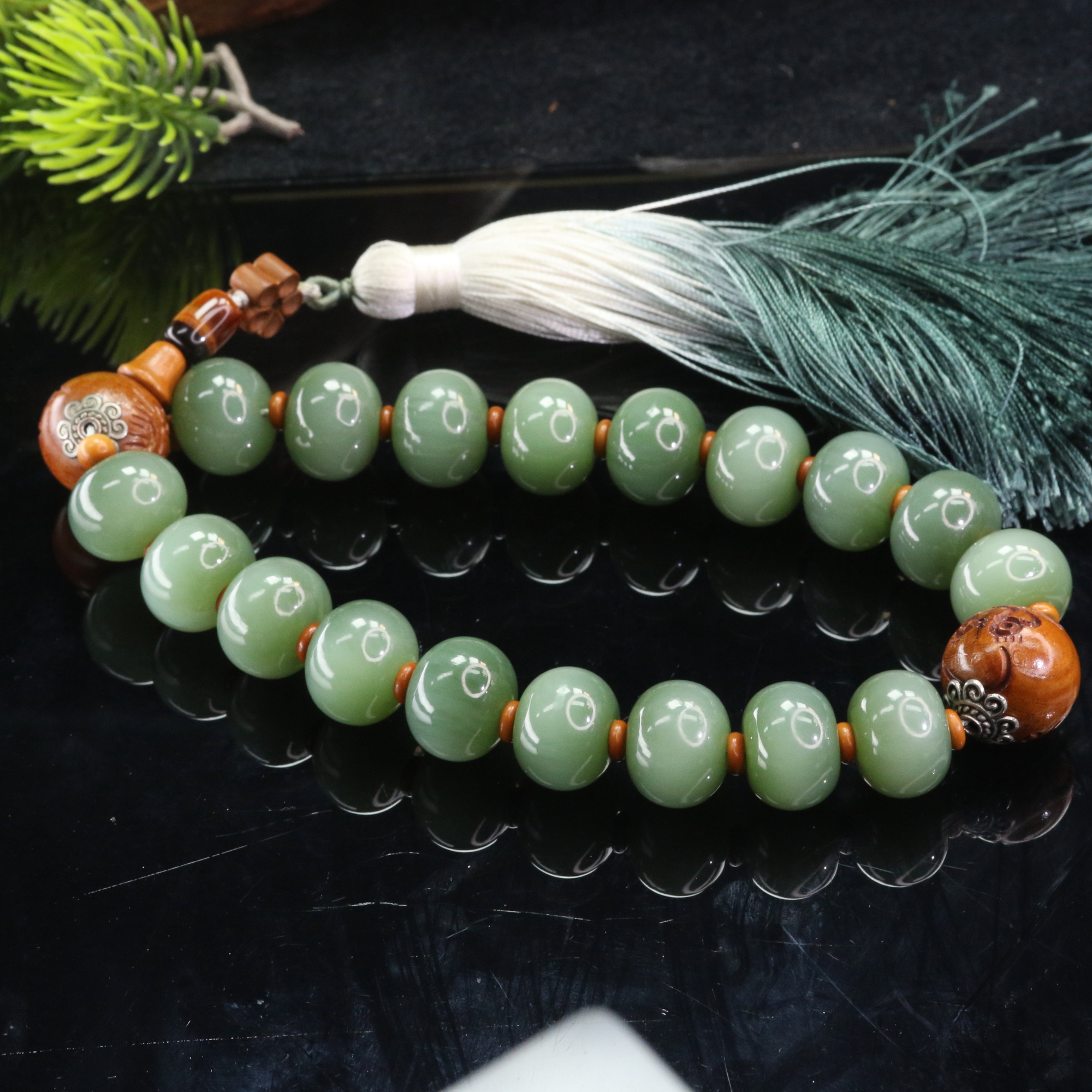 39和田玉俄七碧玉粉青猫手持/101491北京中保拍卖