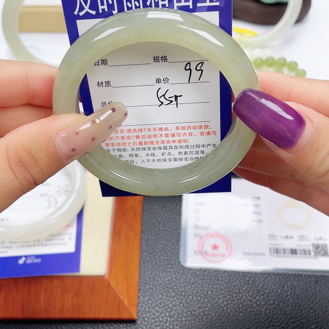 和田玉未镶嵌手镯