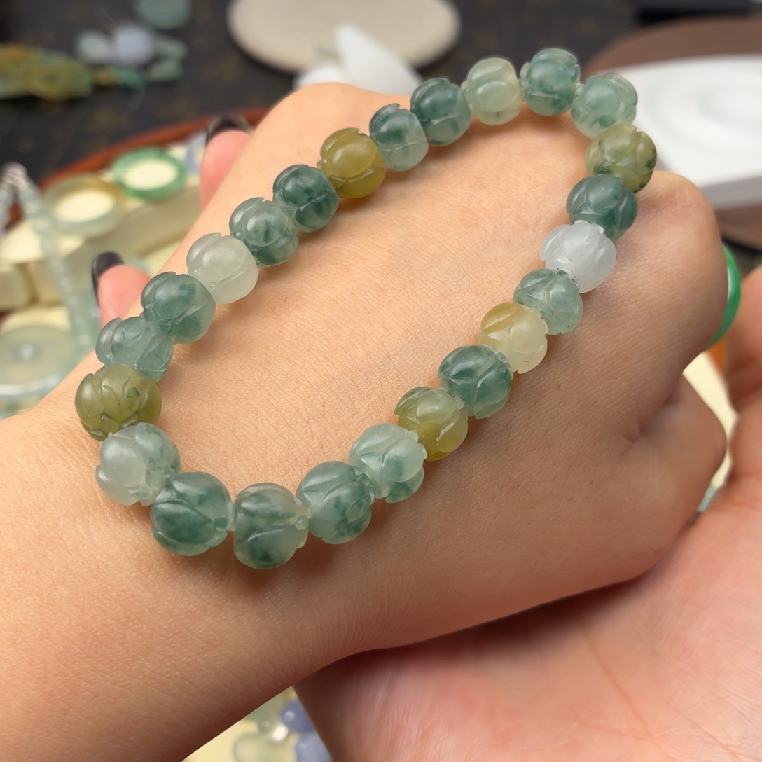 兜****定制翡翠未镶嵌莲花珠