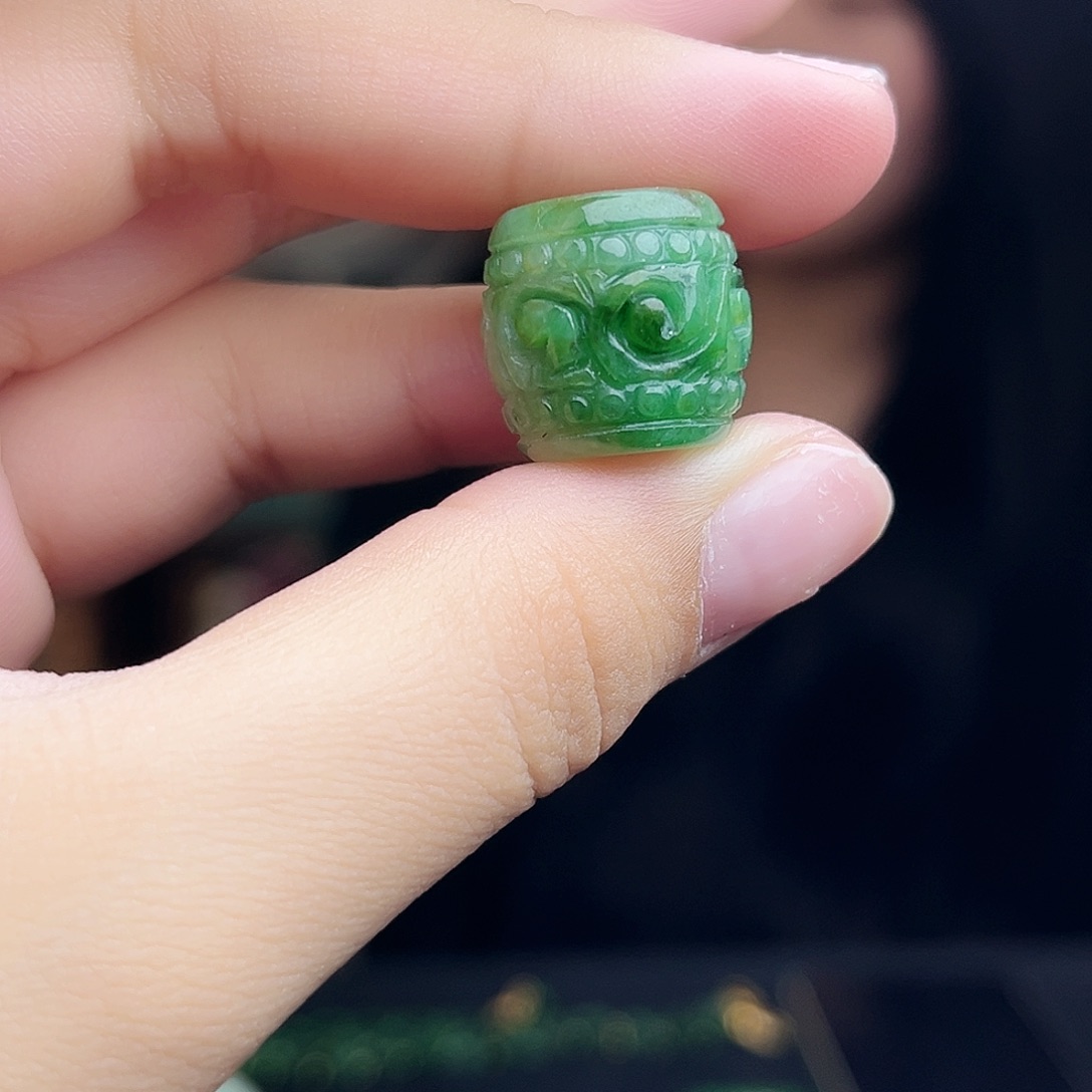 颈饰未镶嵌翡翠多样性