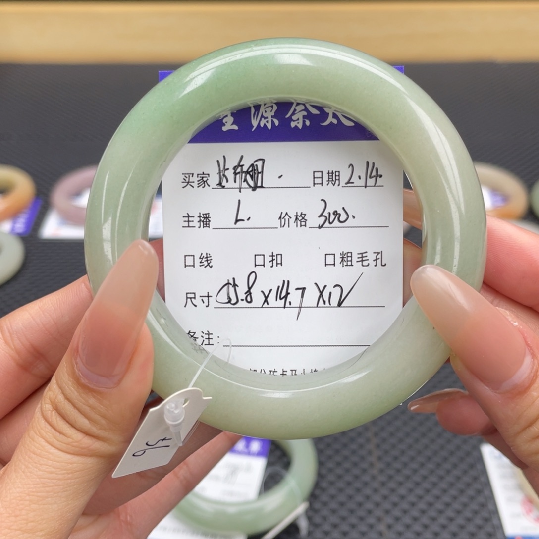 石英质玉手镯未镶嵌达***歪