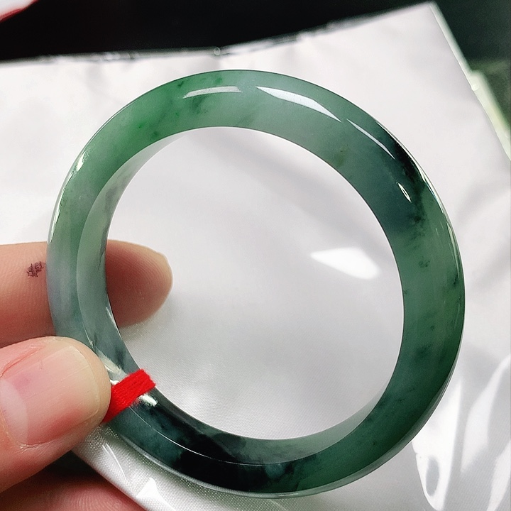 翡翠手镯未镶嵌翡翠手镯未镶嵌