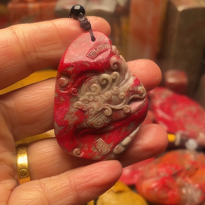 昌化鸡血石质地温润血色艳丽