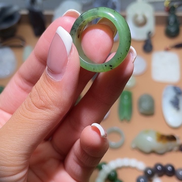 和田玉未镶嵌车挂