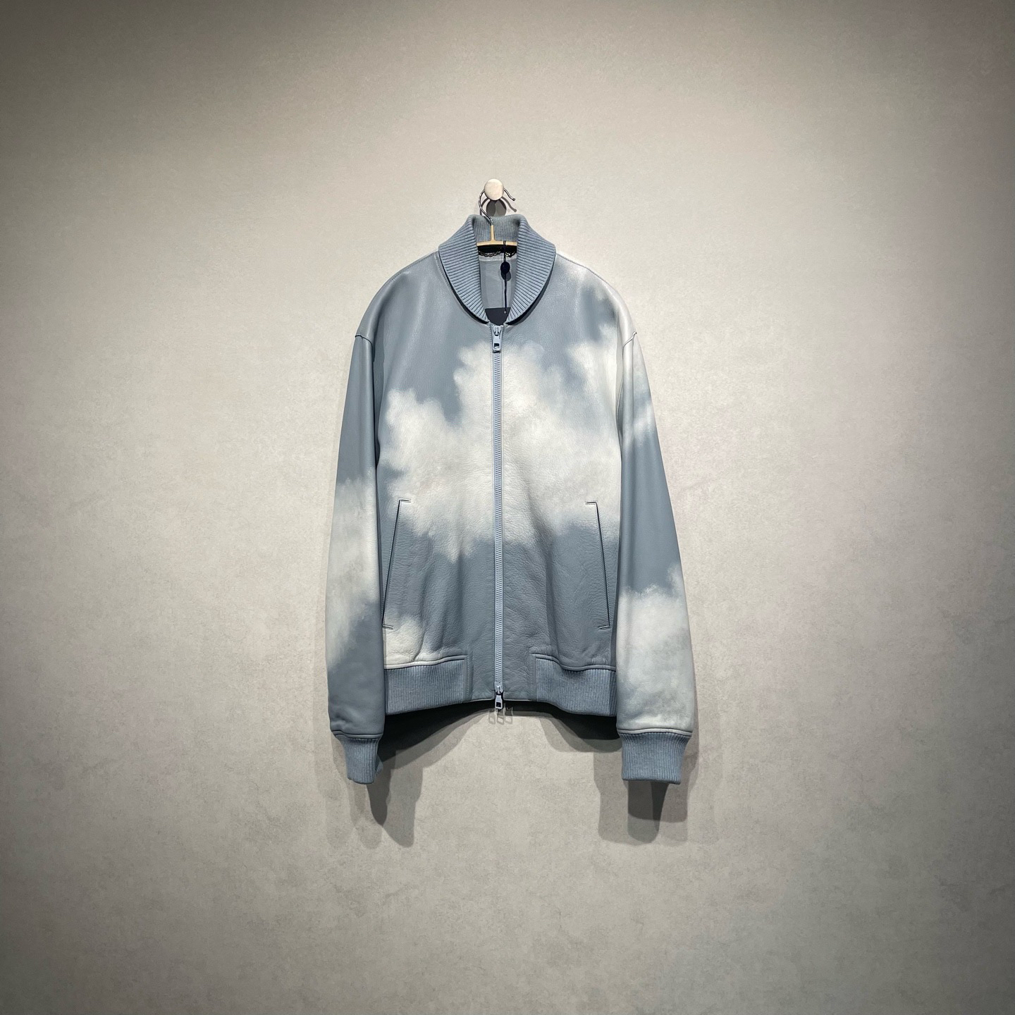 未使用 LouisVuitton/路易威登 蓝天白云秀款皮衣外套/50码/