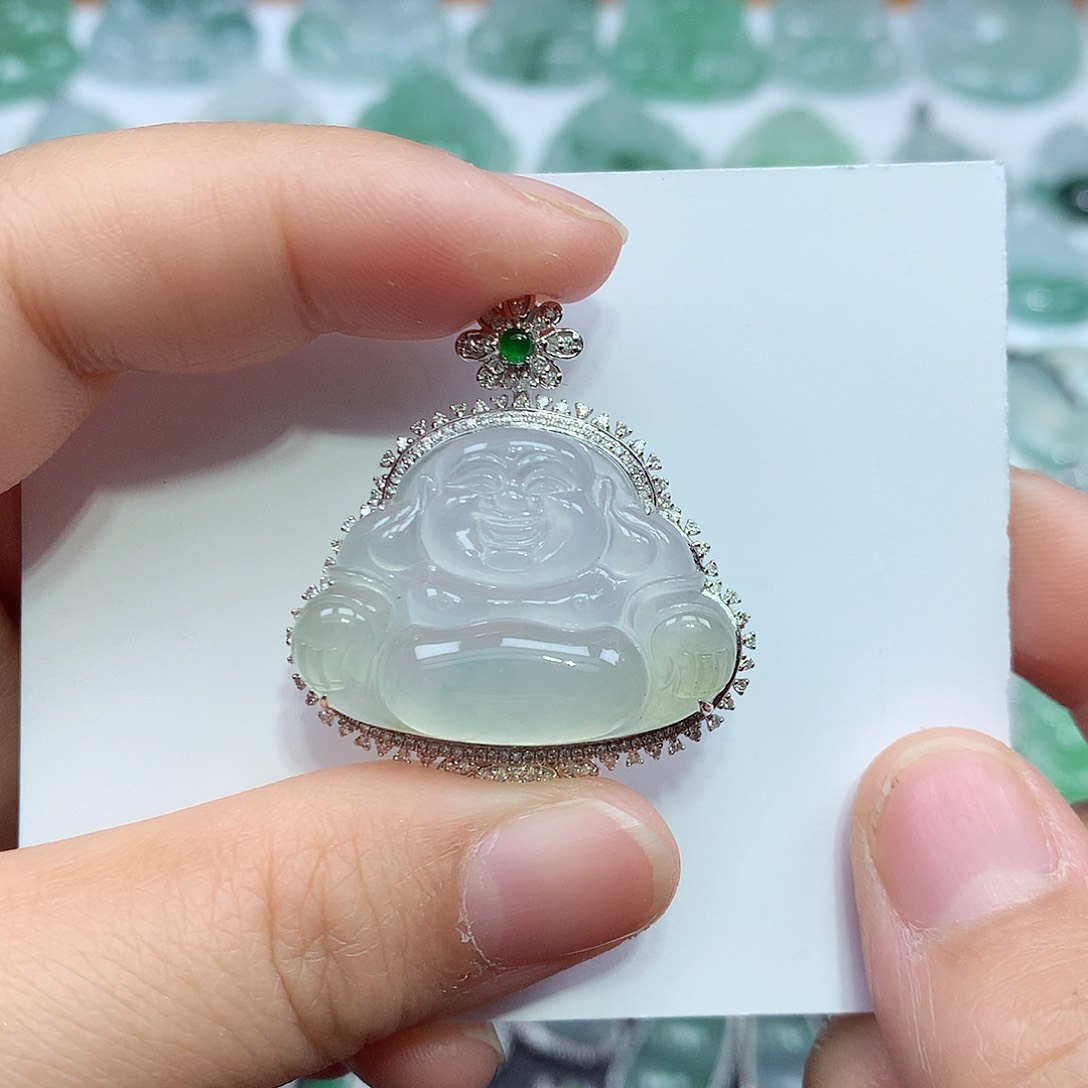 翡翠颈饰18K金镶嵌佛