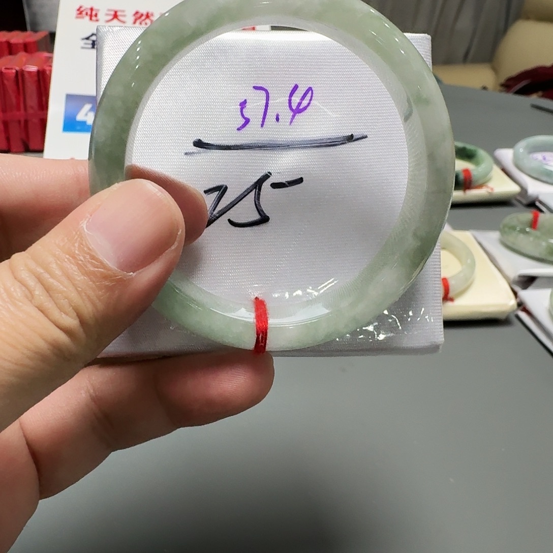兔***宝翡翠未镶嵌手镯福利有包容