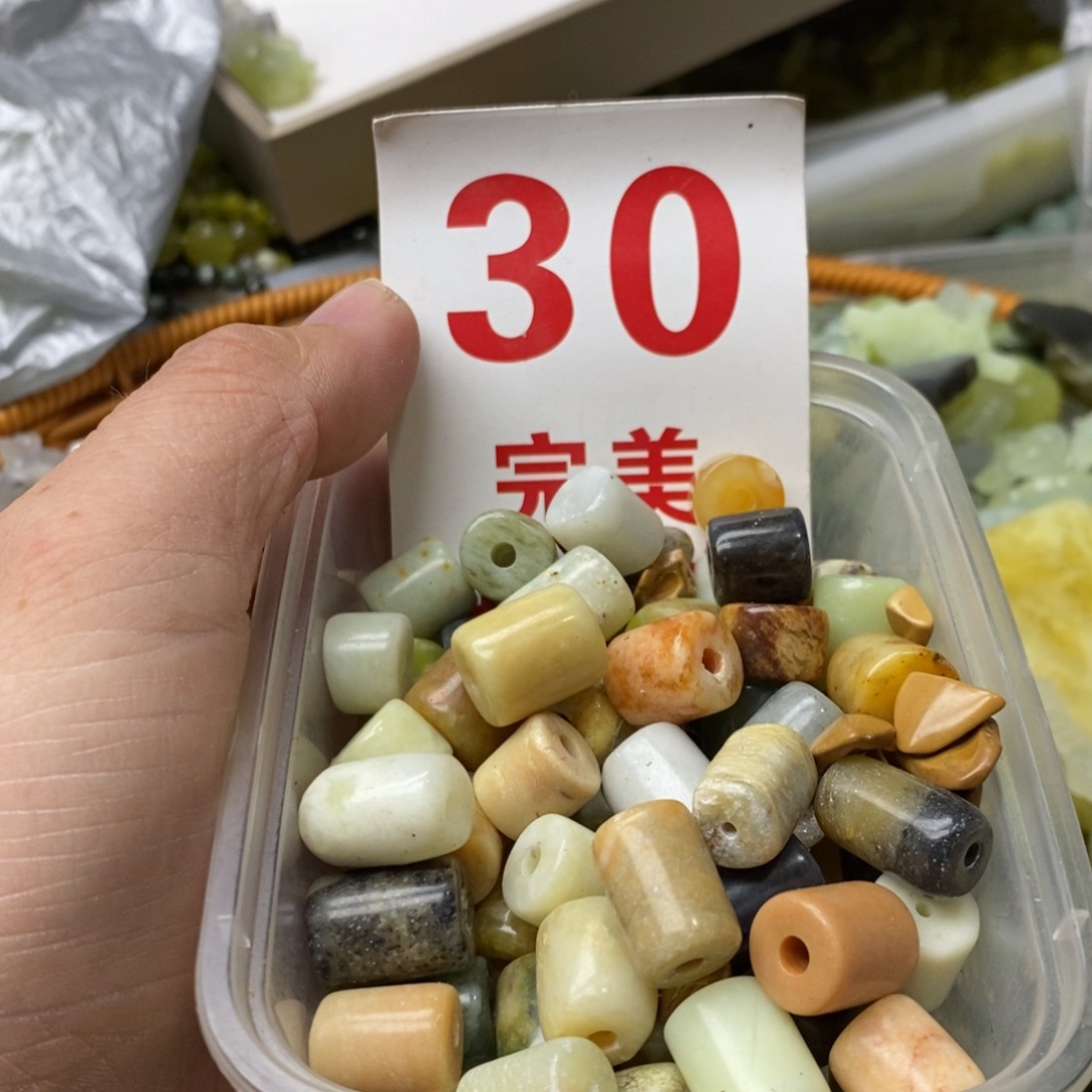 蛇纹石玉挂坠未镶嵌