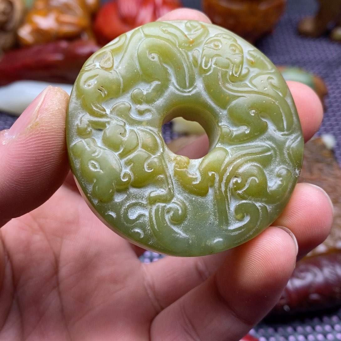 蛇纹石玉颈饰未镶嵌