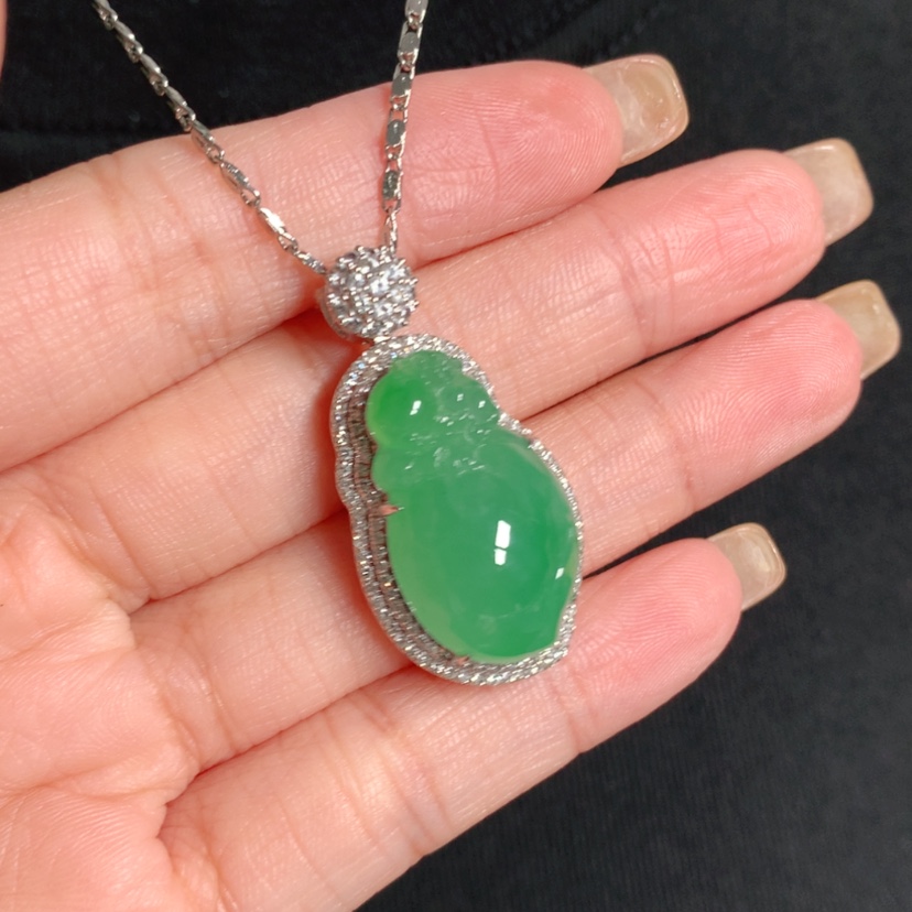 【闪购商品】翡翠18K金镶嵌颈饰寿桃