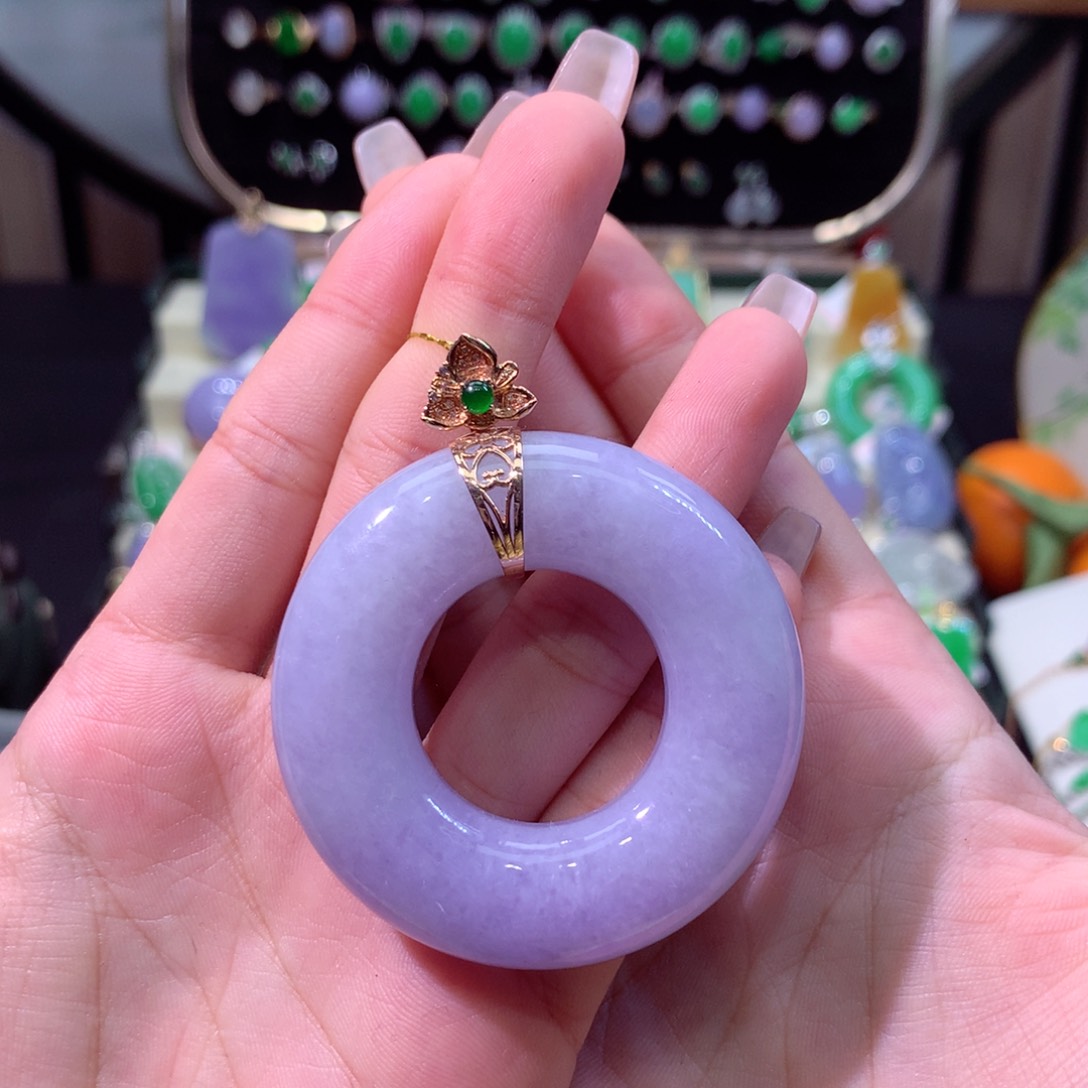 翡翠颈饰18K金镶嵌翡翠