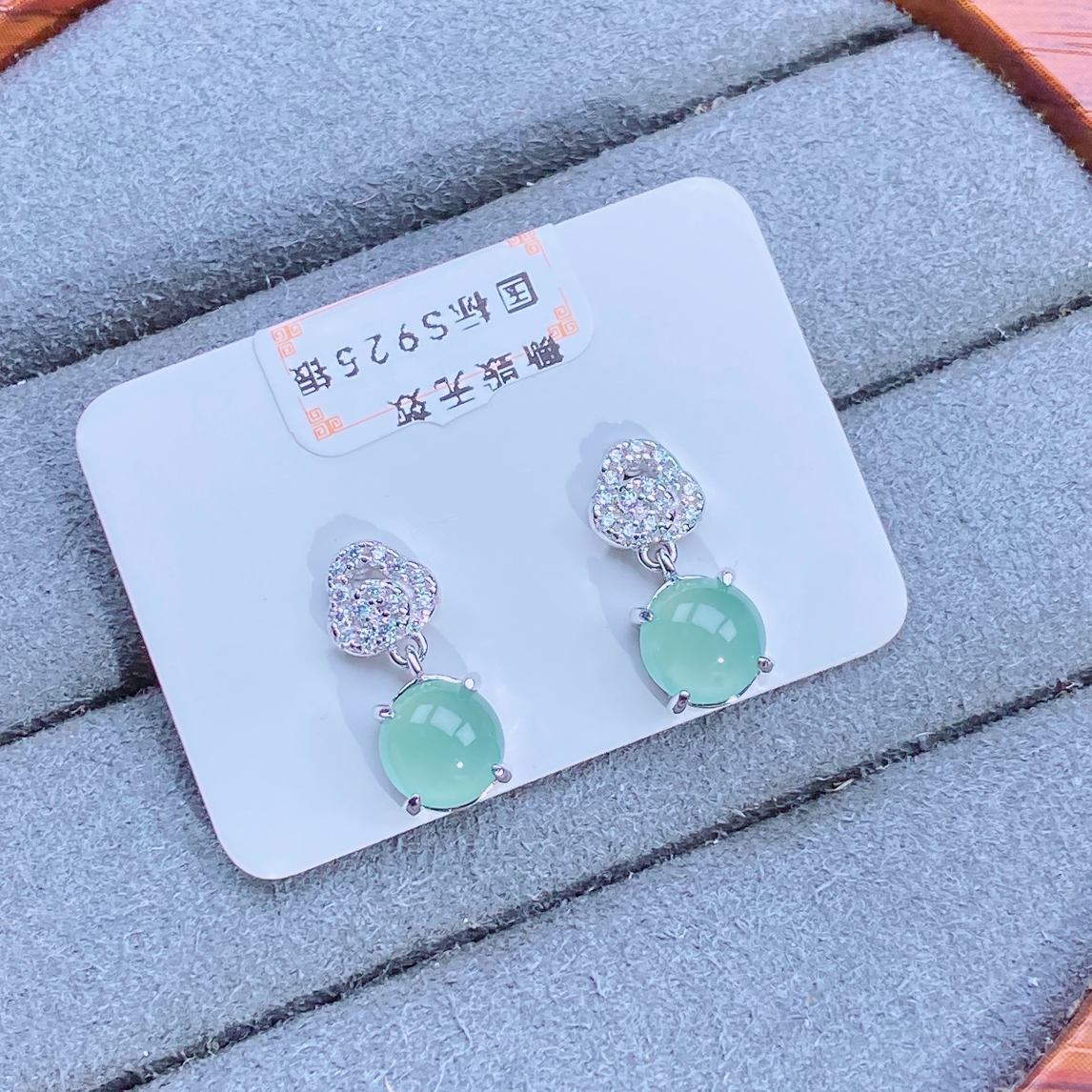 天然翡翠A货精致显白设计款蛋面耳坠通体S925银镶嵌