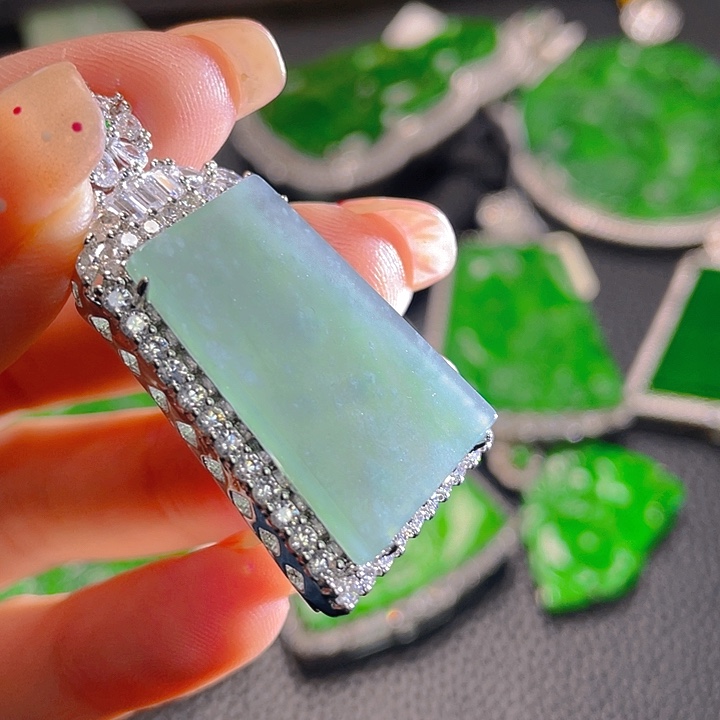 翡翠颈饰未镶嵌30，