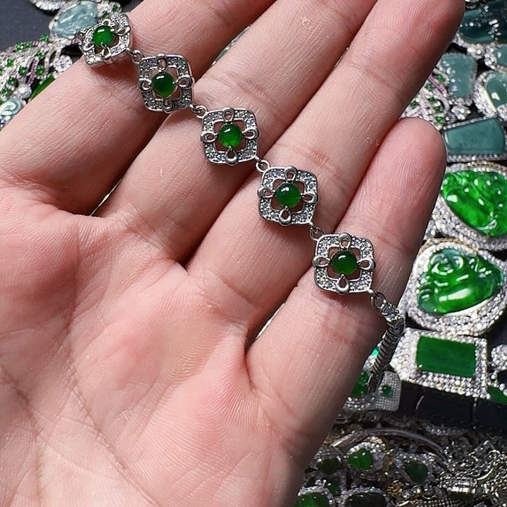 翡翠颈饰未镶嵌天然A货翡翠放漏