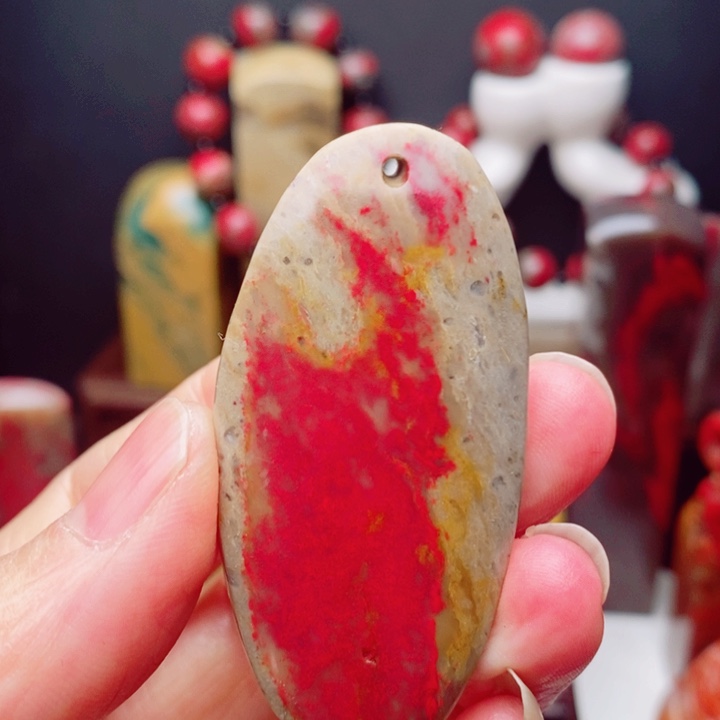 昌化石鸡血石挂件