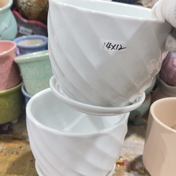 凑9块包邮，有孔，不清楚问客服