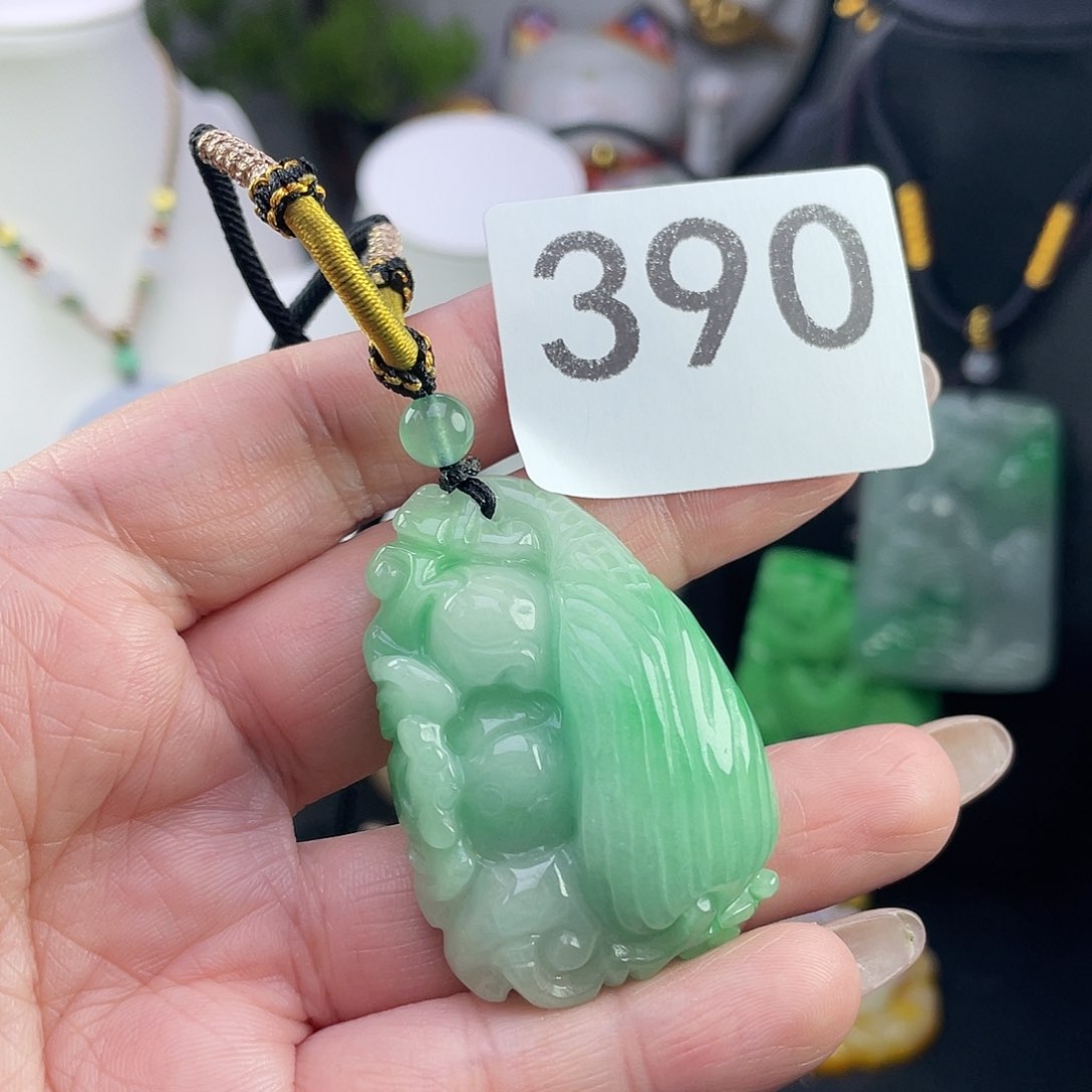 翡翠未镶嵌吊坠(赠链)