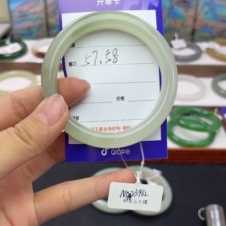 和田玉手镯未镶嵌
