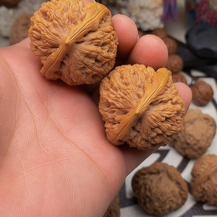 桃核把件水龙纹狮子头精修