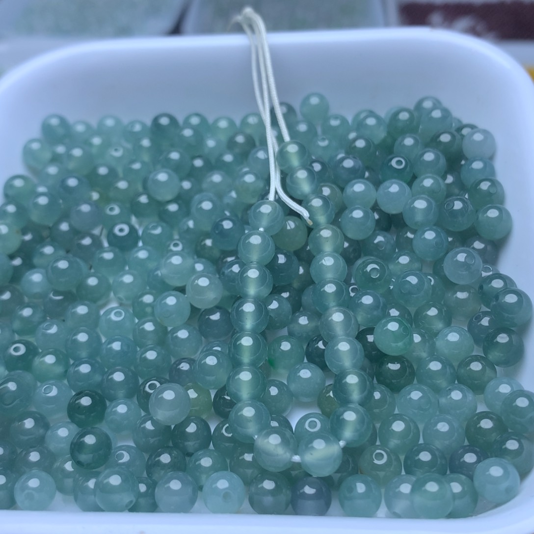 翡翠A货卡5.8mm冰种蓝水珠20颗