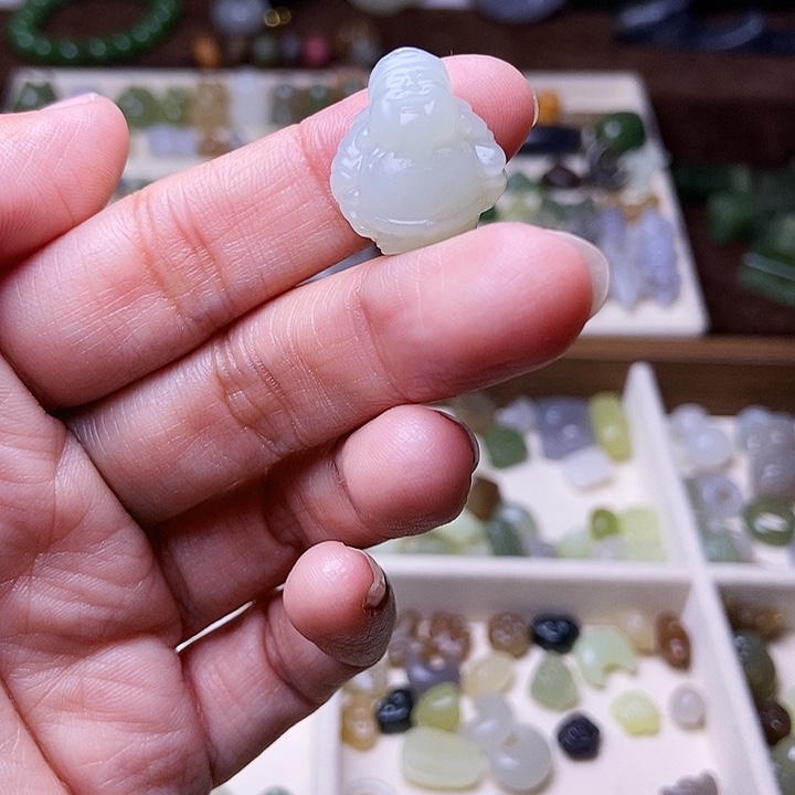 、***辈和田玉未镶嵌手链