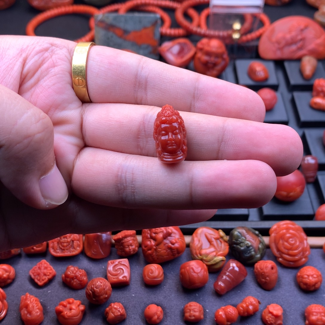 南红玛瑙未镶嵌南红精工雕刻观音背云牛血11.4mm