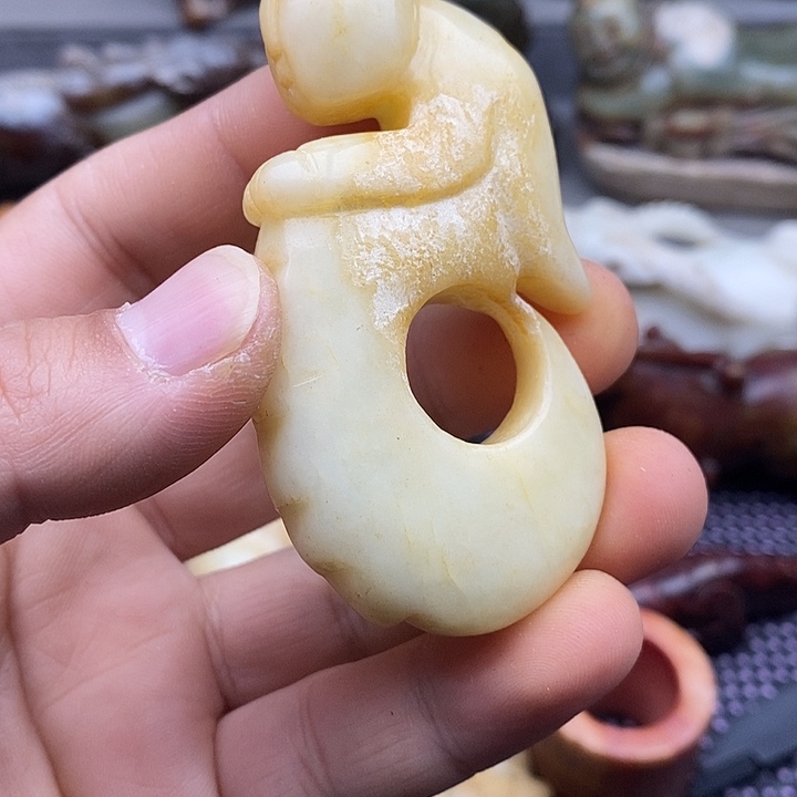 未镶嵌蛇纹石玉颈饰