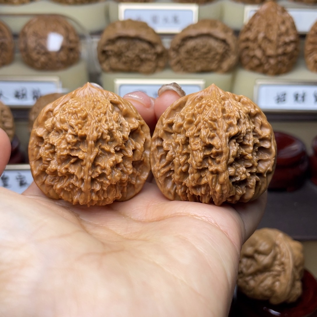 文玩核桃把件满天星40左右