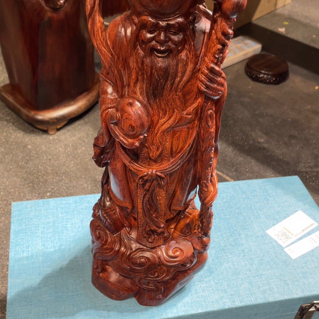 木贵**持摆件家居设计风格