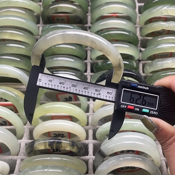 蛇纹石玉未镶嵌手镯231