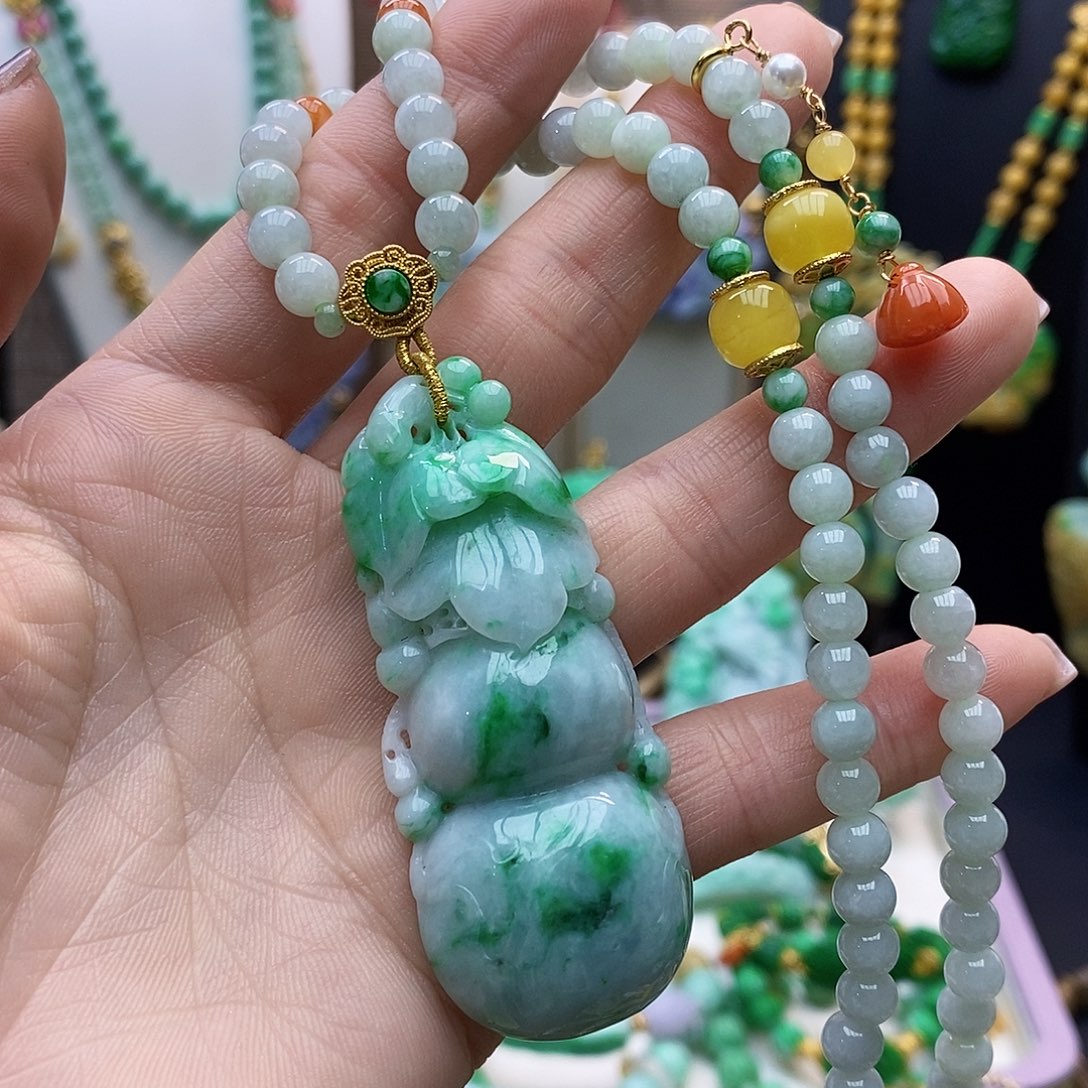 翡翠颈饰未镶嵌天然