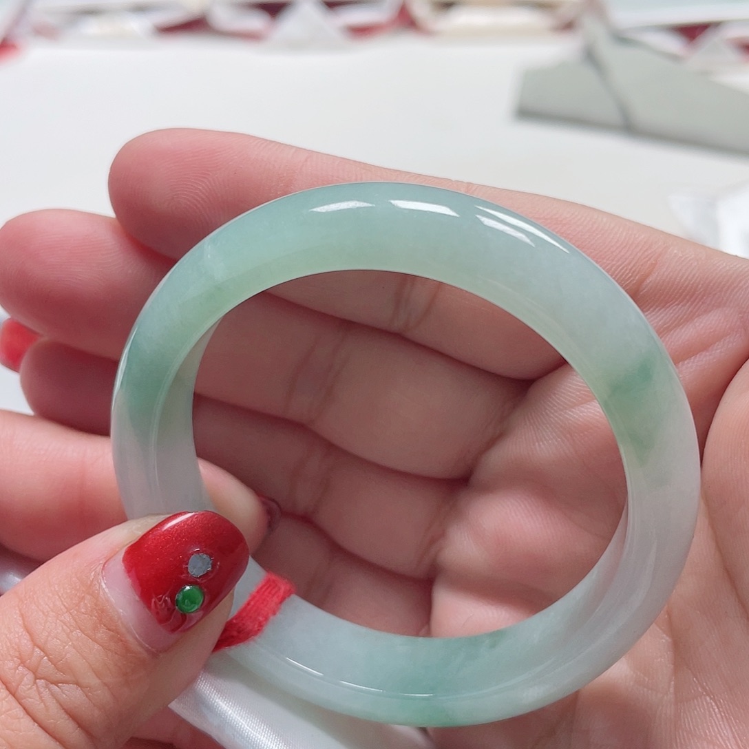 翡翠手镯（圆镯）未镶嵌缅甸翡翠手镯52圈