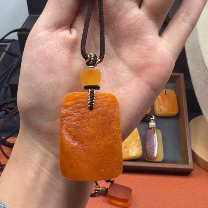 蜜蜡未镶嵌吊坠(赠链)
