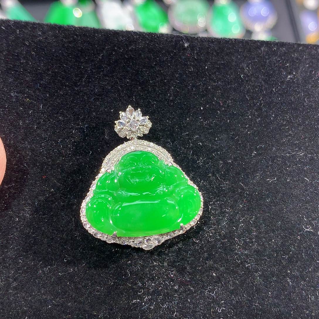 翡翠18K金镶嵌颈饰