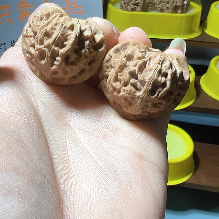 文玩核桃吊坠宫灯