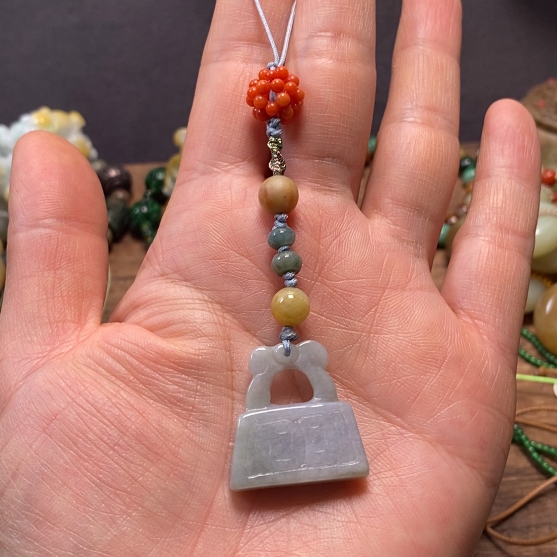 李***姐翡翠未镶嵌颈饰复古国风