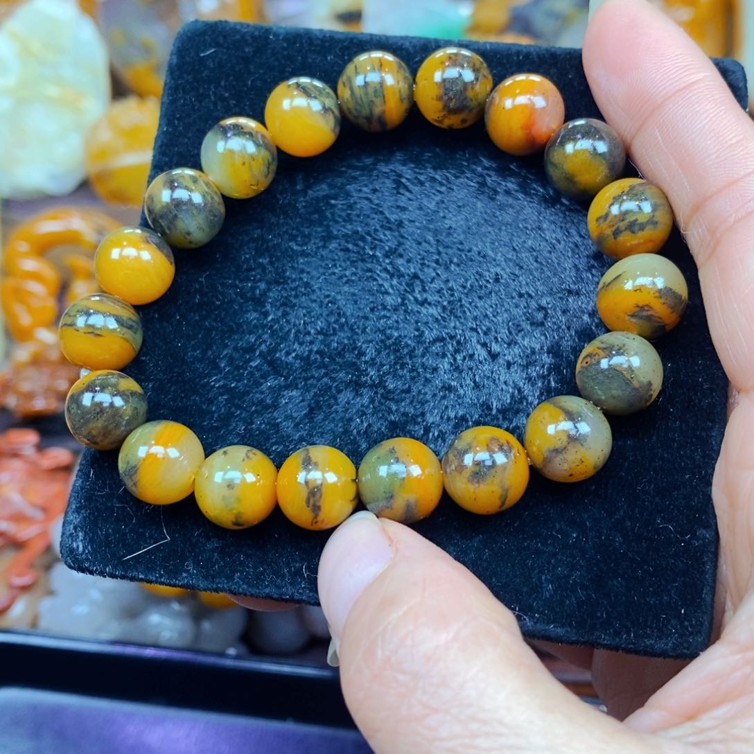 未镶嵌石英质玉（黄龙玉）颈饰