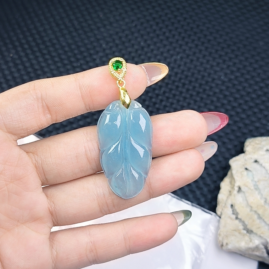 （聚宝严选））1075老蓝水叶子吊坠妈妈款精致精美百搭时尚