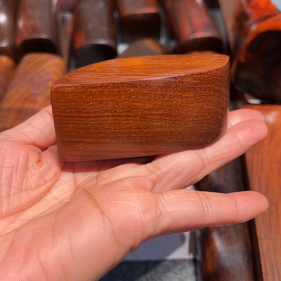 交趾黄檀（大红酸枝）莫*