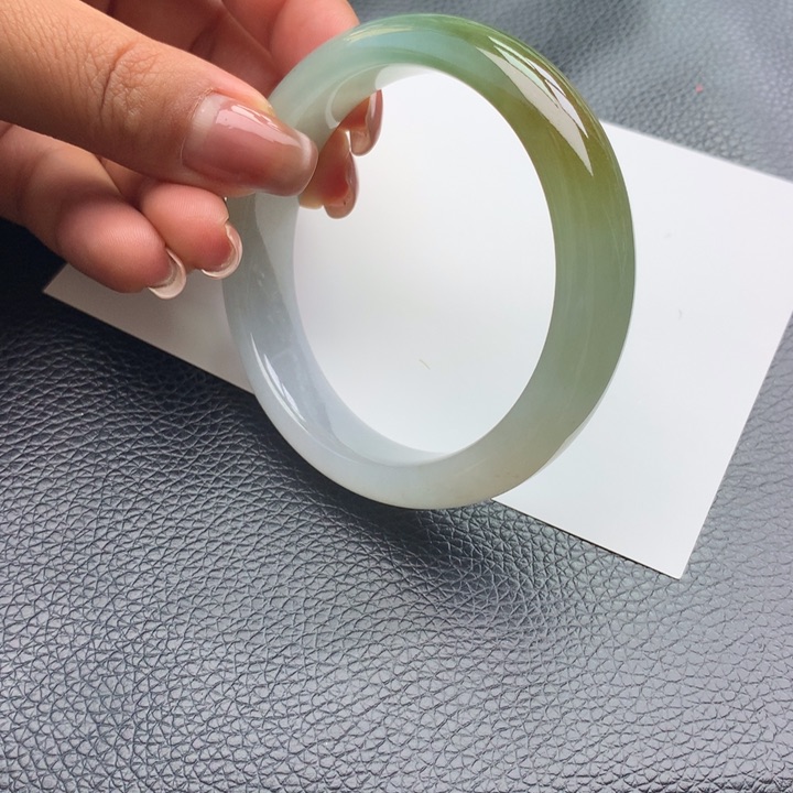翡翠手镯未镶嵌天然翡翠手镯