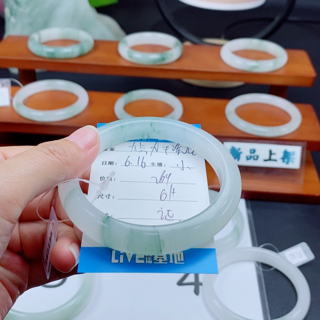 石英质玉手镯未镶嵌九****店