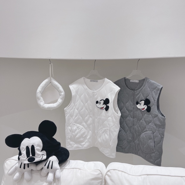 Li Li and I  「搭配必备」夹棉马甲 量感美学褶皱肌理延展