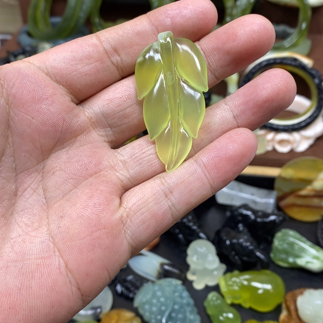 蛇纹石玉吊坠(赠链)未镶嵌