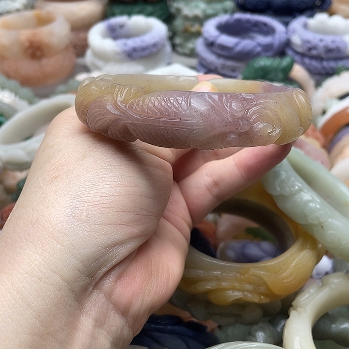 未镶嵌手镯石英岩玉