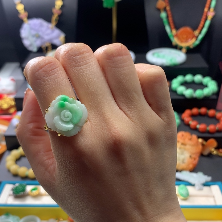 翡翠戒指未镶嵌翡翠戒指