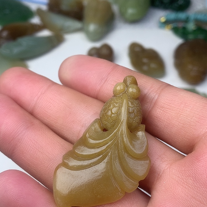 和田玉（糖玉）未镶嵌颈饰