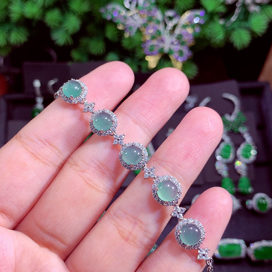 颈饰未镶嵌翡翠天然