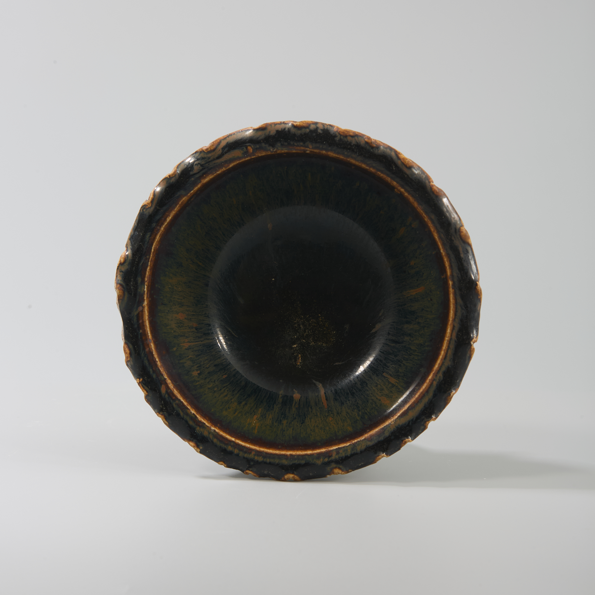 Lot2 明代 黑釉花口高足盏【古董拍卖】