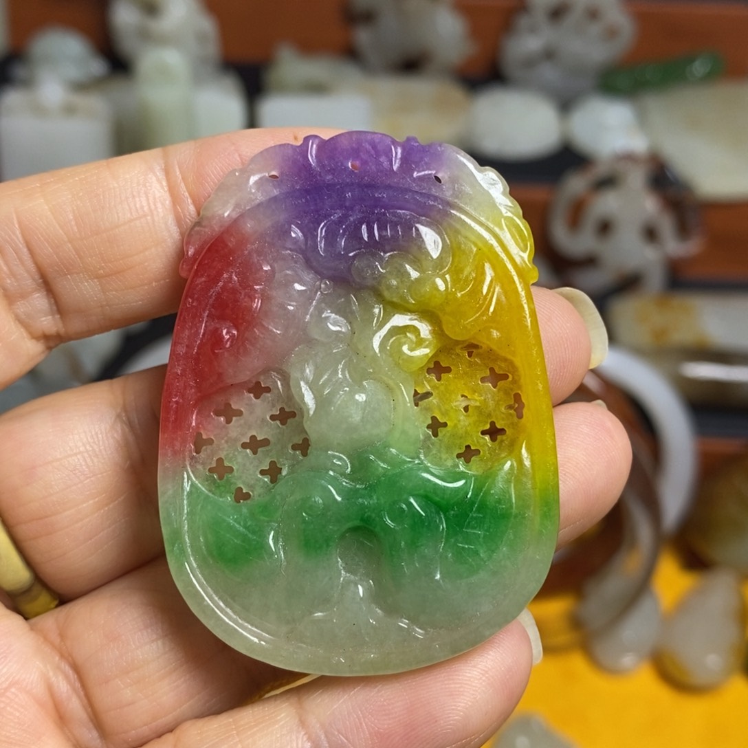 颈饰未镶嵌和田玉（糖玉）